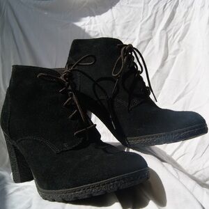 Timberland Elegant Black Suede Ankle Boots